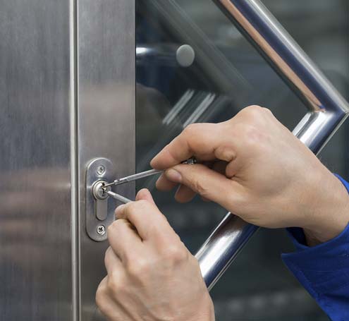 Cerrajero en mijas 24h, Locksmith Lock Door Repair_ Worker Changing And Cylinder Cerrajero en mijas 24h, Locksmith Lock Door Repair_ Worker Changing And Cylinder